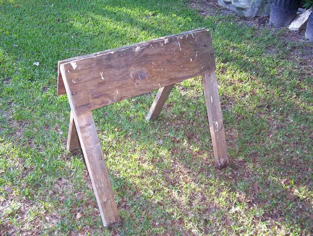 https://www.thefamilyhomestead.com/wp-content/uploads/2020/07/1-Folding-Scrap-Wood-Sawhorse.jpg?ezimgfmt=rs:380x287/rscb1/ngcb1/notWebP