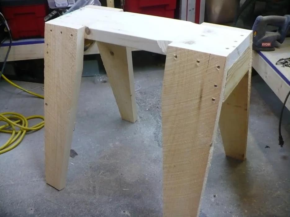 https://www.thefamilyhomestead.com/wp-content/uploads/2020/07/14-Super-Simple-Scrap-Wood-Sawhorse.jpeg?ezimgfmt=rs:380x285/rscb1/ngcb1/notWebP