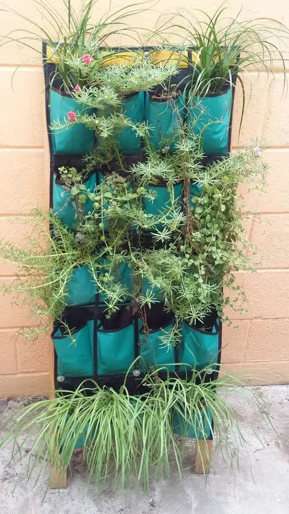 25 Best Vertical Pallet Garden Ideas & DIY Basics - Off Grid World